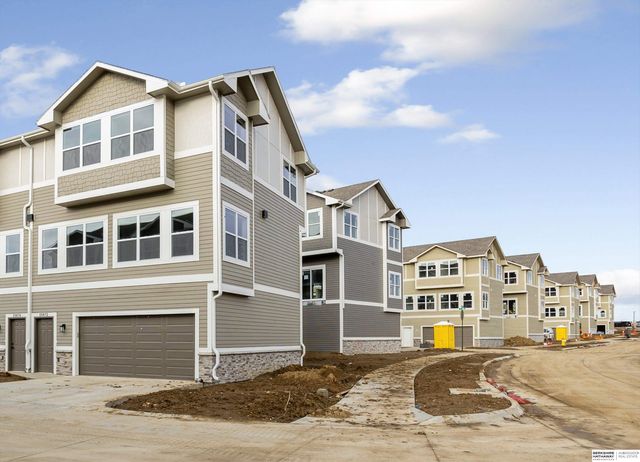 5407 S 208 Court, Elkhorn, NE 68022