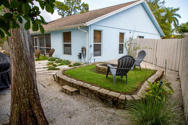 900 COSMOS Court, Wellington, FL 33414