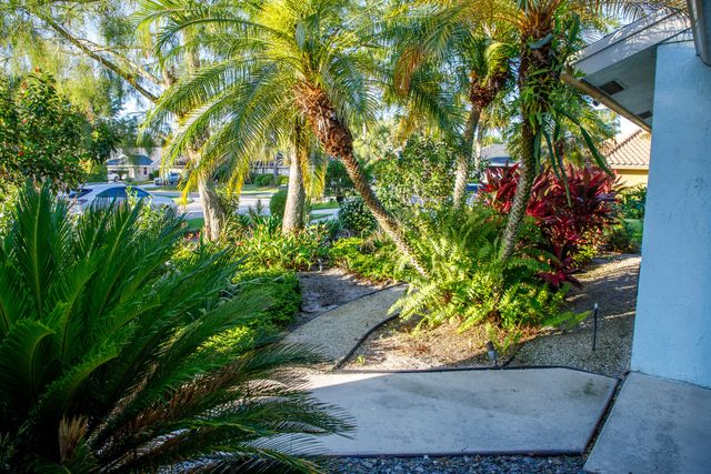 900 COSMOS Court, Wellington, FL 33414