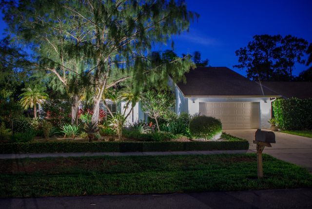 900 COSMOS Court, Wellington, FL 33414