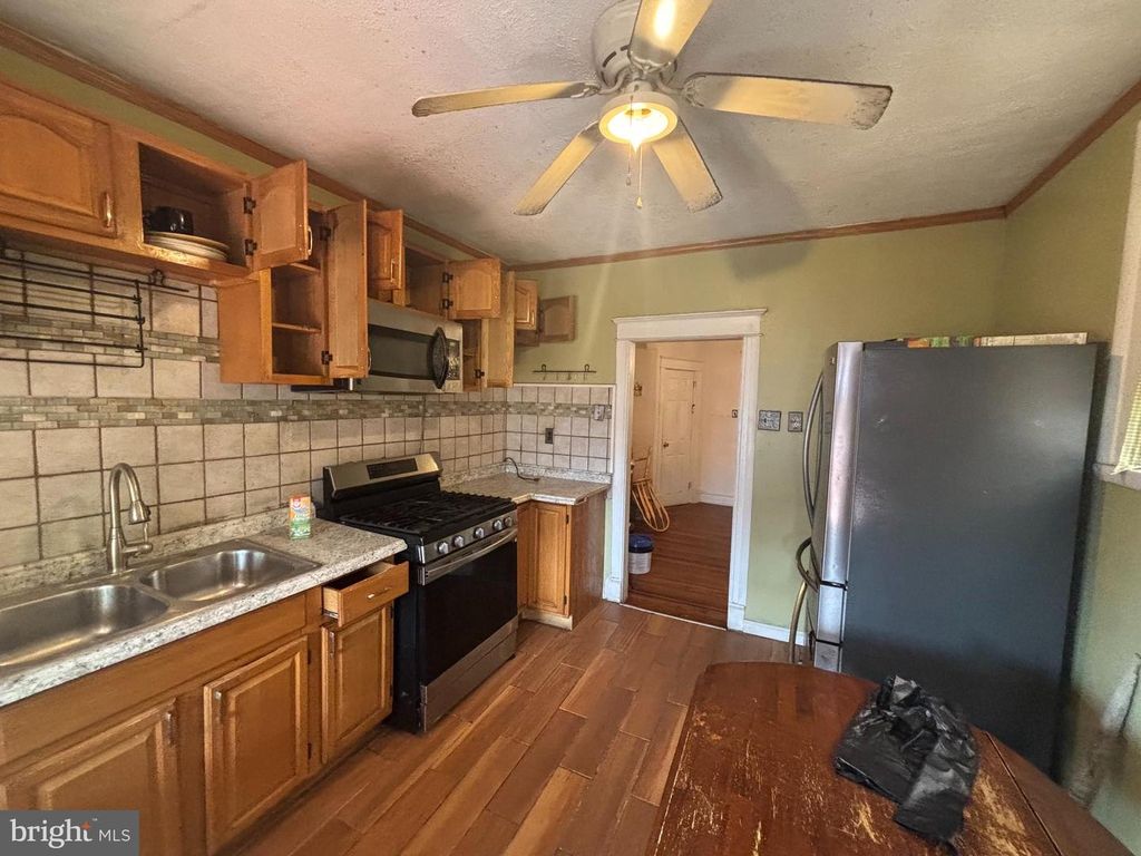 Image 11 of property listing at 7349 E WALNUT LN, Philadelphia, PA 19138