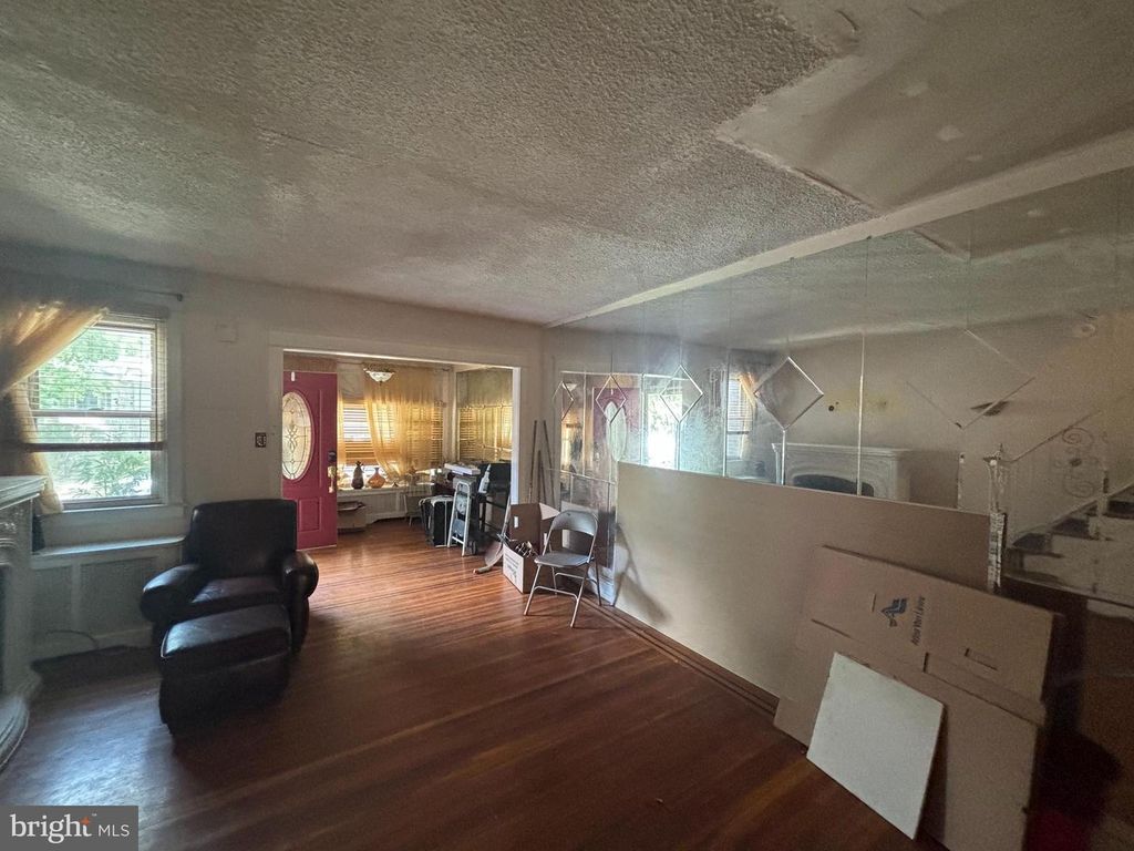 Image 12 of property listing at 7349 E WALNUT LN, Philadelphia, PA 19138