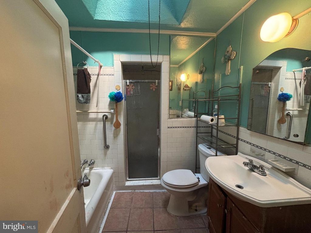 Image 5 of property listing at 7349 E WALNUT LN, Philadelphia, PA 19138