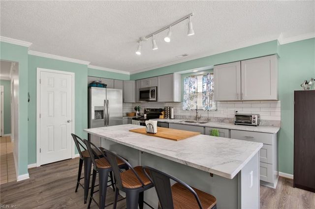 103 Kathleen PL, Yorktown, VA 23693