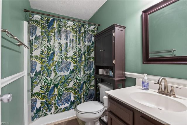 103 Kathleen PL, Yorktown, VA 23693