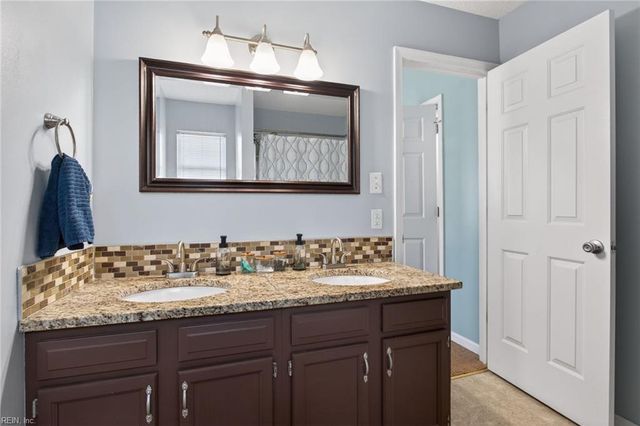 103 Kathleen PL, Yorktown, VA 23693