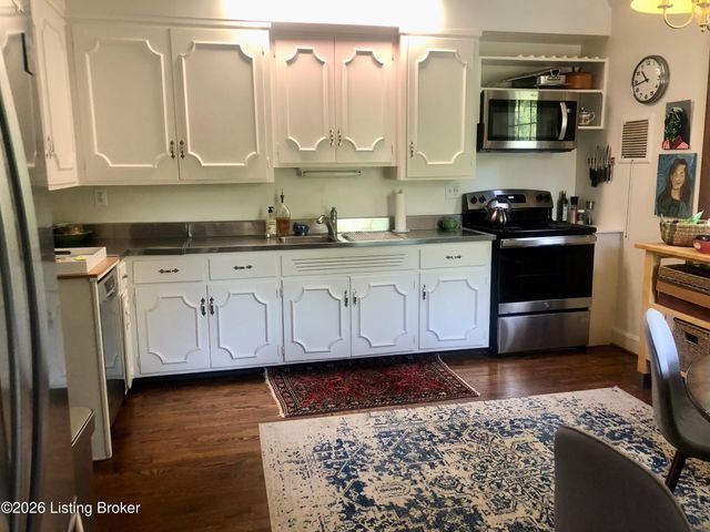 11900 Spring Garden Ln, Anchorage, KY 40223