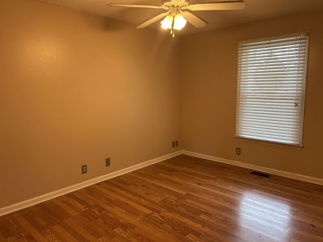 2319 Seven Mile Ferry Rd, Clarksville, TN 37040