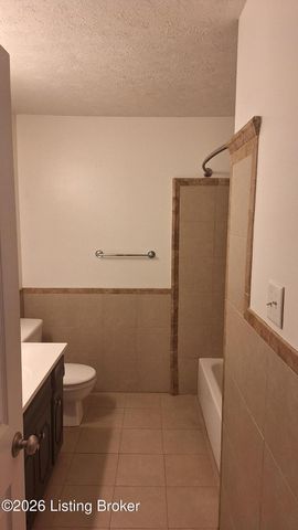 9 Dupont Way APT 5, Louisville, KY 40207