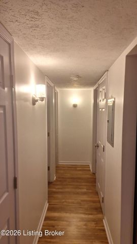 9 Dupont Way APT 5, Louisville, KY 40207