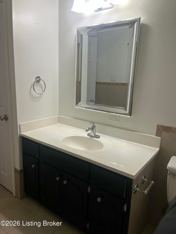 9 Dupont Way APT 5, Louisville, KY 40207