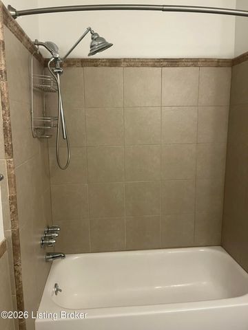 9 Dupont Way APT 5, Louisville, KY 40207