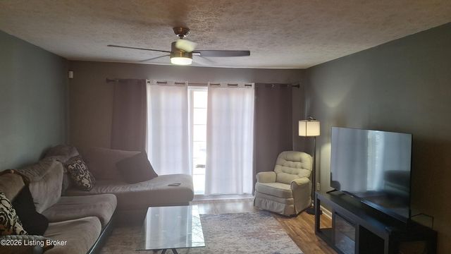 9 Dupont Way APT 5, Louisville, KY 40207