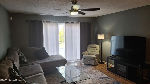 9 Dupont Way APT 5, Louisville, KY 40207