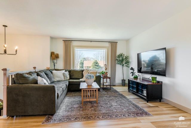 604 Juniper Street, Wakefield, KS 67487