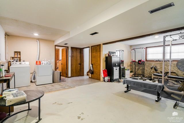 604 Juniper Street, Wakefield, KS 67487