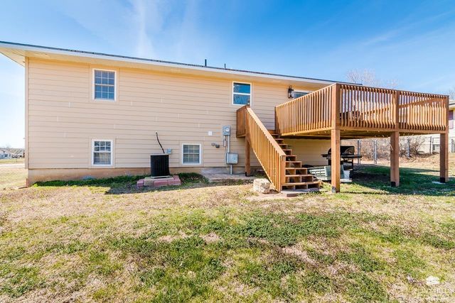 604 Juniper Street, Wakefield, KS 67487
