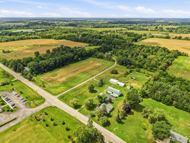 2713 N Burkhart Road, Howell Township, MI 48855