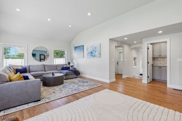 231 Mountain Ave, North Caldwell Boro, NJ 07006