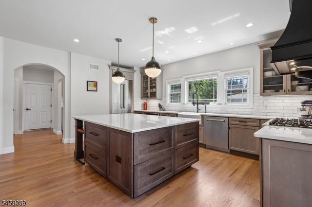 231 Mountain Ave, North Caldwell Boro, NJ 07006