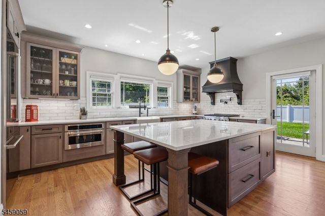 231 Mountain Ave, North Caldwell Boro, NJ 07006