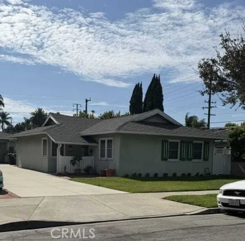 2243 Miner, Costa Mesa, CA 92627