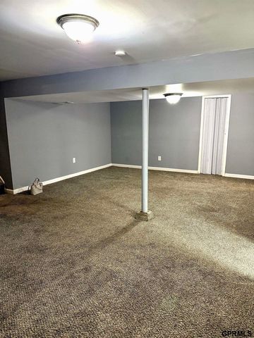 5721 Manderson Street, Omaha, NE 68104