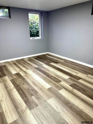 5721 Manderson Street, Omaha, NE 68104