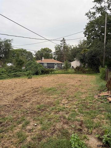 5721 Manderson Street, Omaha, NE 68104