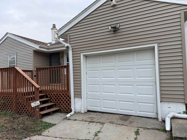 5721 Manderson Street, Omaha, NE 68104