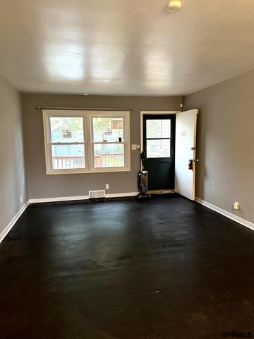 5721 Manderson Street, Omaha, NE 68104