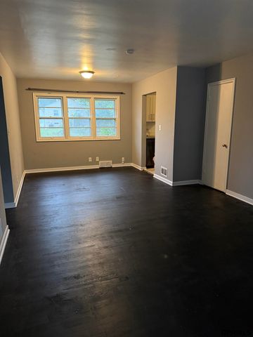 5721 Manderson Street, Omaha, NE 68104