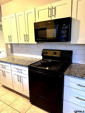 5721 Manderson Street, Omaha, NE 68104