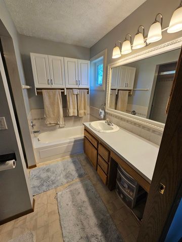 15906 W Deno Rd, Medical Lake, WA 99022
