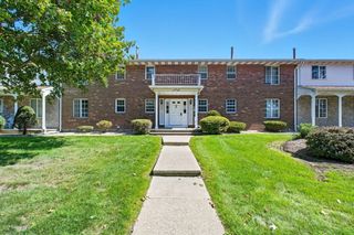 98 Fuller St 32, Ludlow, MA 01056