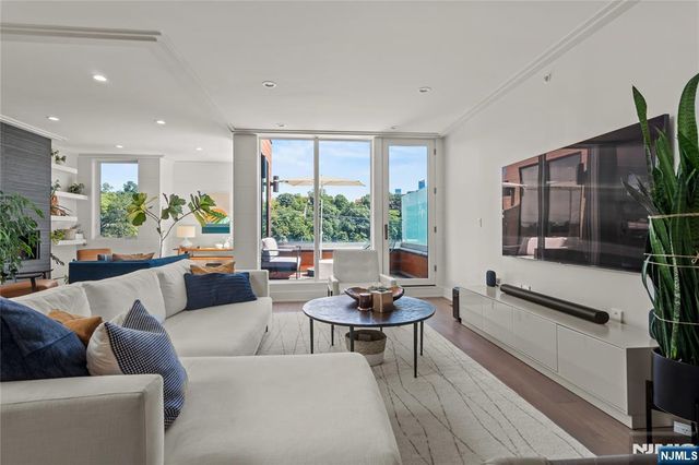 367 Park Avenue, Weehawken, NJ 07086