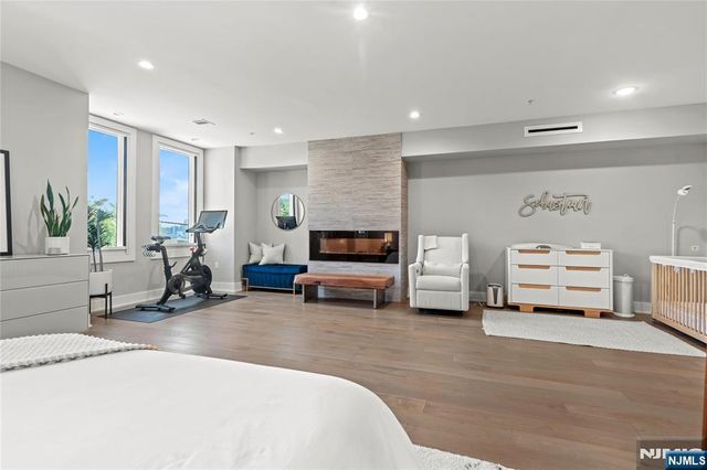 367 Park Avenue, Weehawken, NJ 07086
