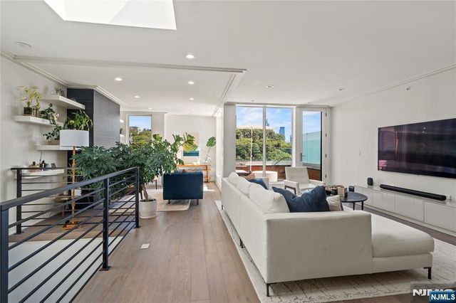 367 Park Avenue, Weehawken, NJ 07086