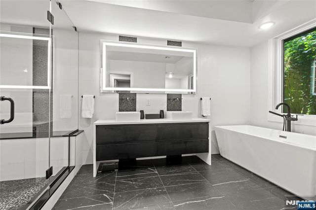 367 Park Avenue, Weehawken, NJ 07086