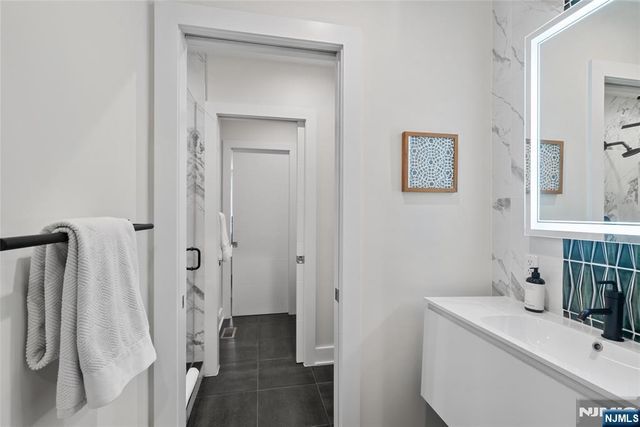 367 Park Avenue, Weehawken, NJ 07086