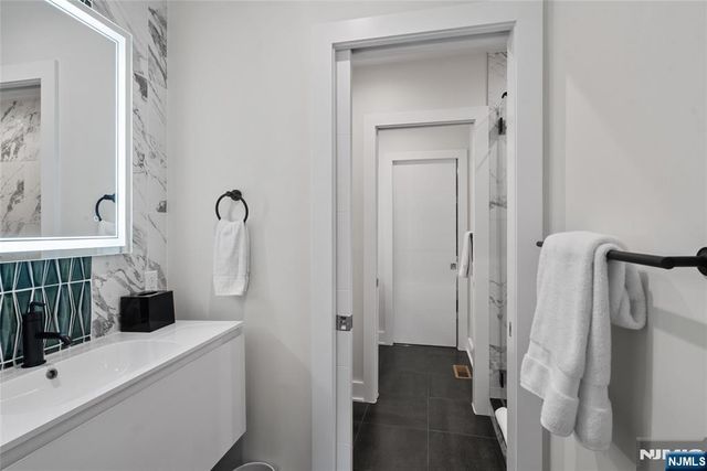 367 Park Avenue, Weehawken, NJ 07086
