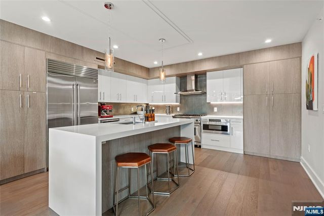 367 Park Avenue, Weehawken, NJ 07086