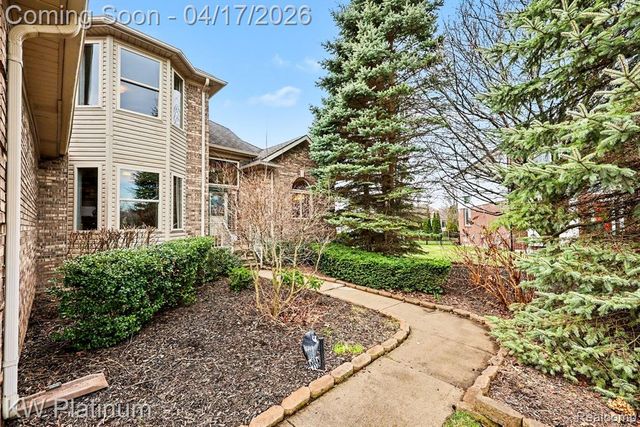 29124 Lesnau Court, Chesterfield, MI 48047