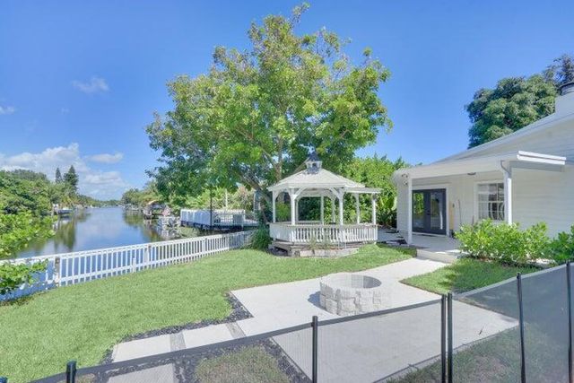 1808 N 17th Ave Avenue N, Lake Worth Beach, FL 33460