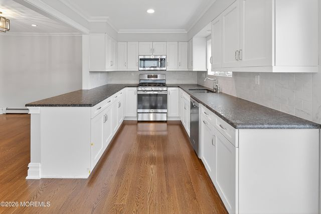 65 E River Road 20, Rumson, NJ 07760