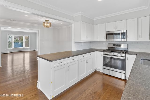 65 E River Road 20, Rumson, NJ 07760