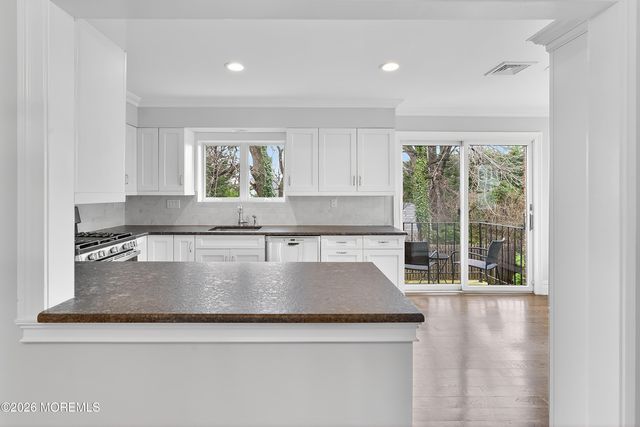 65 E River Road 20, Rumson, NJ 07760