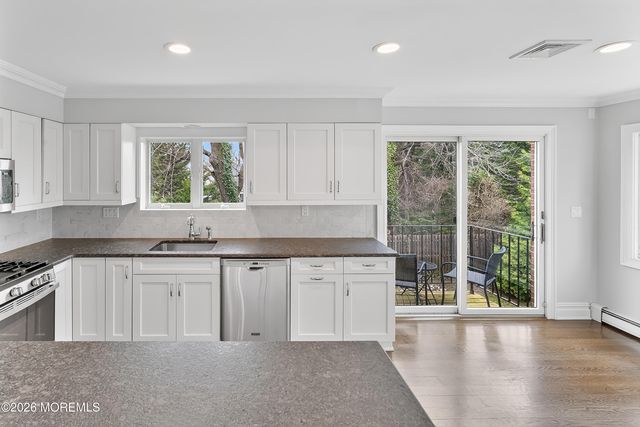 65 E River Road 20, Rumson, NJ 07760