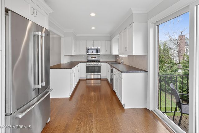 65 E River Road 20, Rumson, NJ 07760