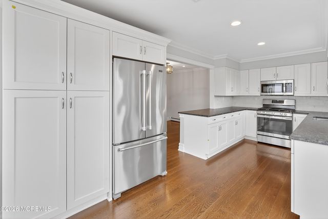 65 E River Road 20, Rumson, NJ 07760